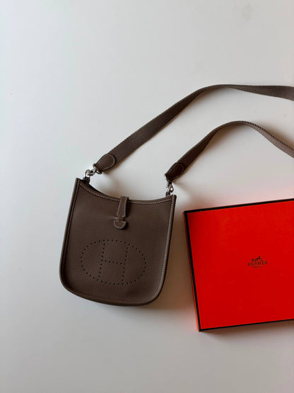 Hermes evelyne 16cm💥Master quality ✅with box 📦 
290 dhs🇦🇪🇦🇪

Zain52
♥️♥️♥️