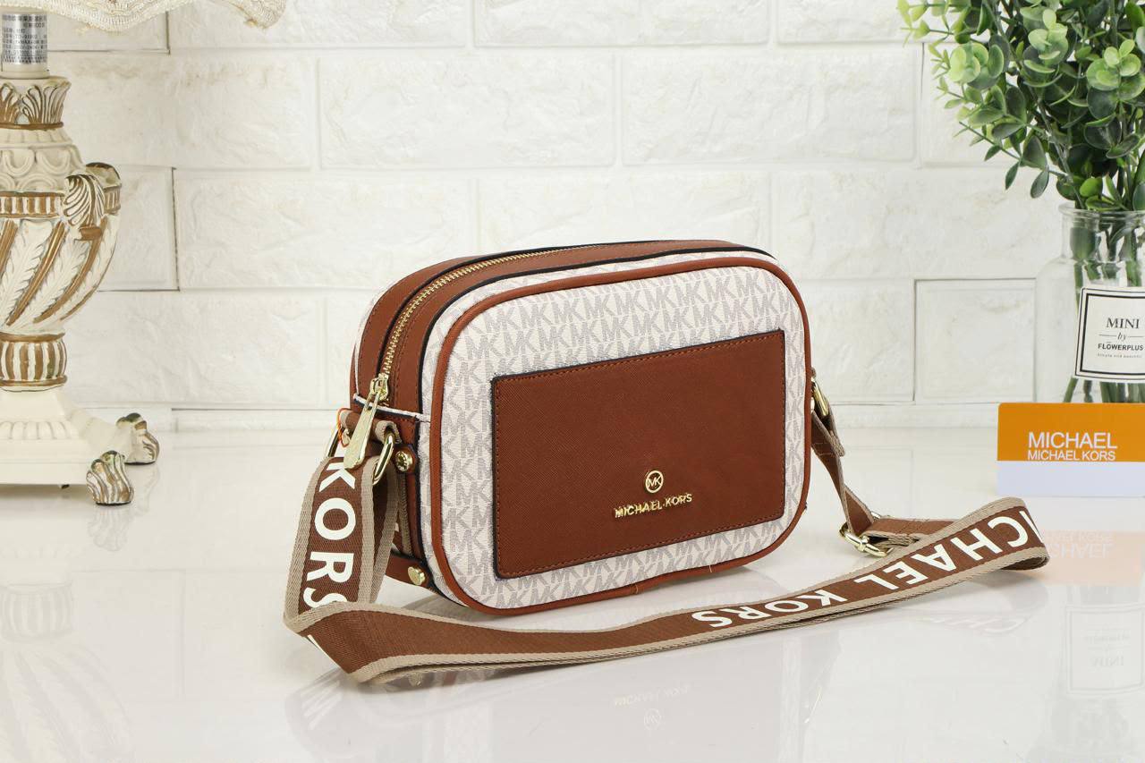MK 

NEW CAME 

GOOD QUALITY 

85 DHS🇦🇪🇦🇪🇦🇪

SIZE: 24cm

Zain295
♥️♥️♥️