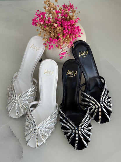 Alevi
*Vip quality* 
*Size:36 to 41* 
450 dhs✅

Zain113
♥️♥️♥️