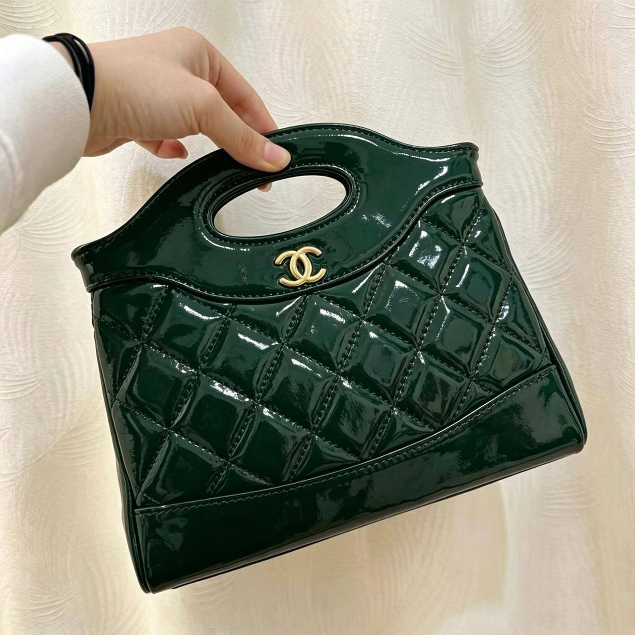 CHANEL 
GOOD QUALITY 

WITH BOX 
🎁🎁🎁

90 dhs✅

Zain39
♥️♥️♥️