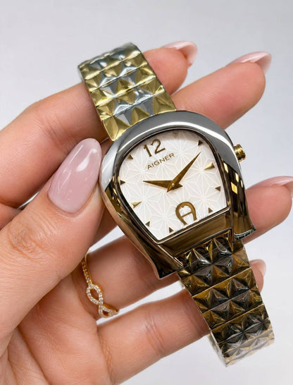Aigner watch for ladies good quality 
270 dhs✅

Zain59
♥️♥️♥️