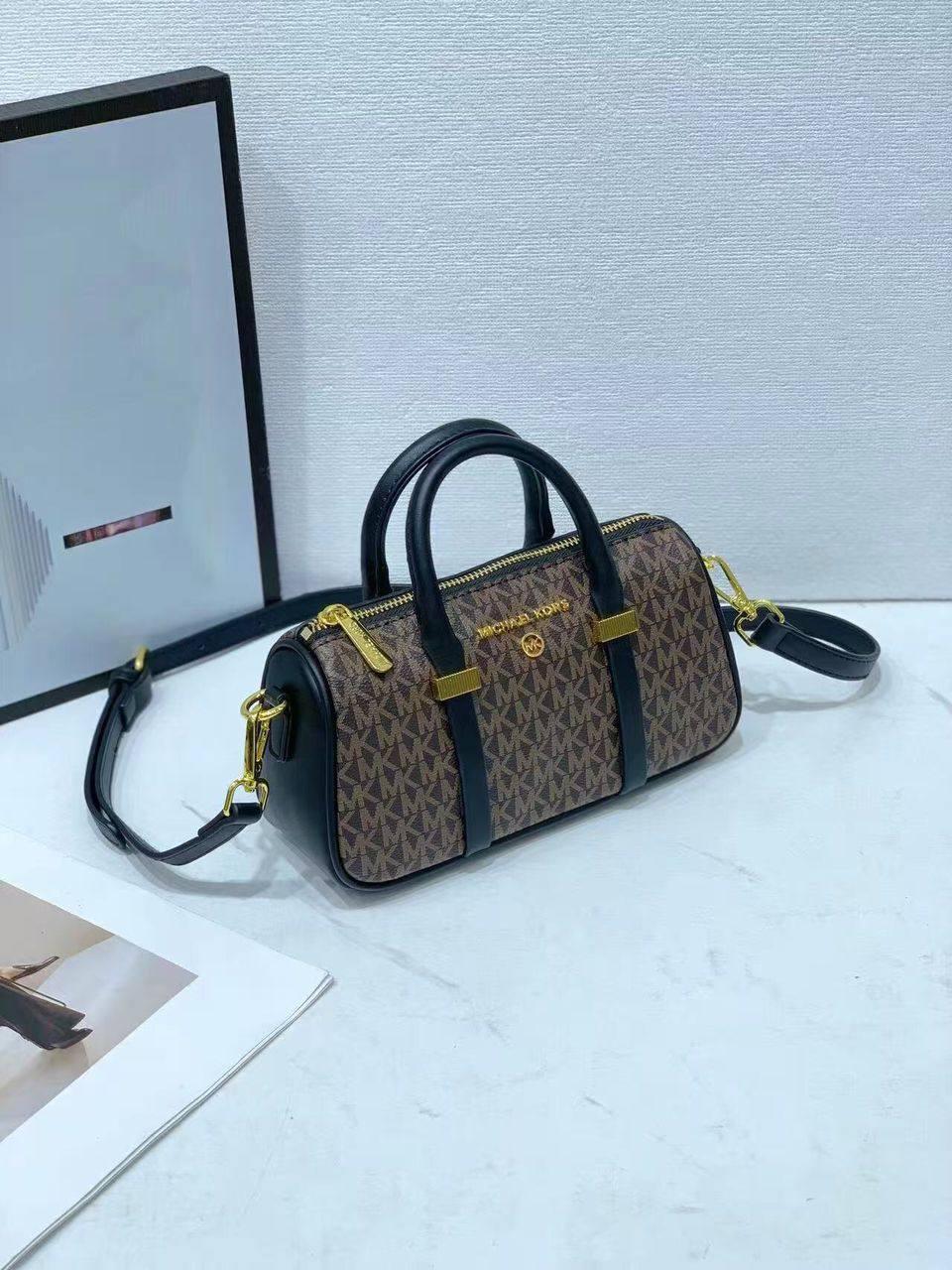 Mk 
90 dhs✅
with box
size 22×7×12cm

Zain213
♥️♥️♥️