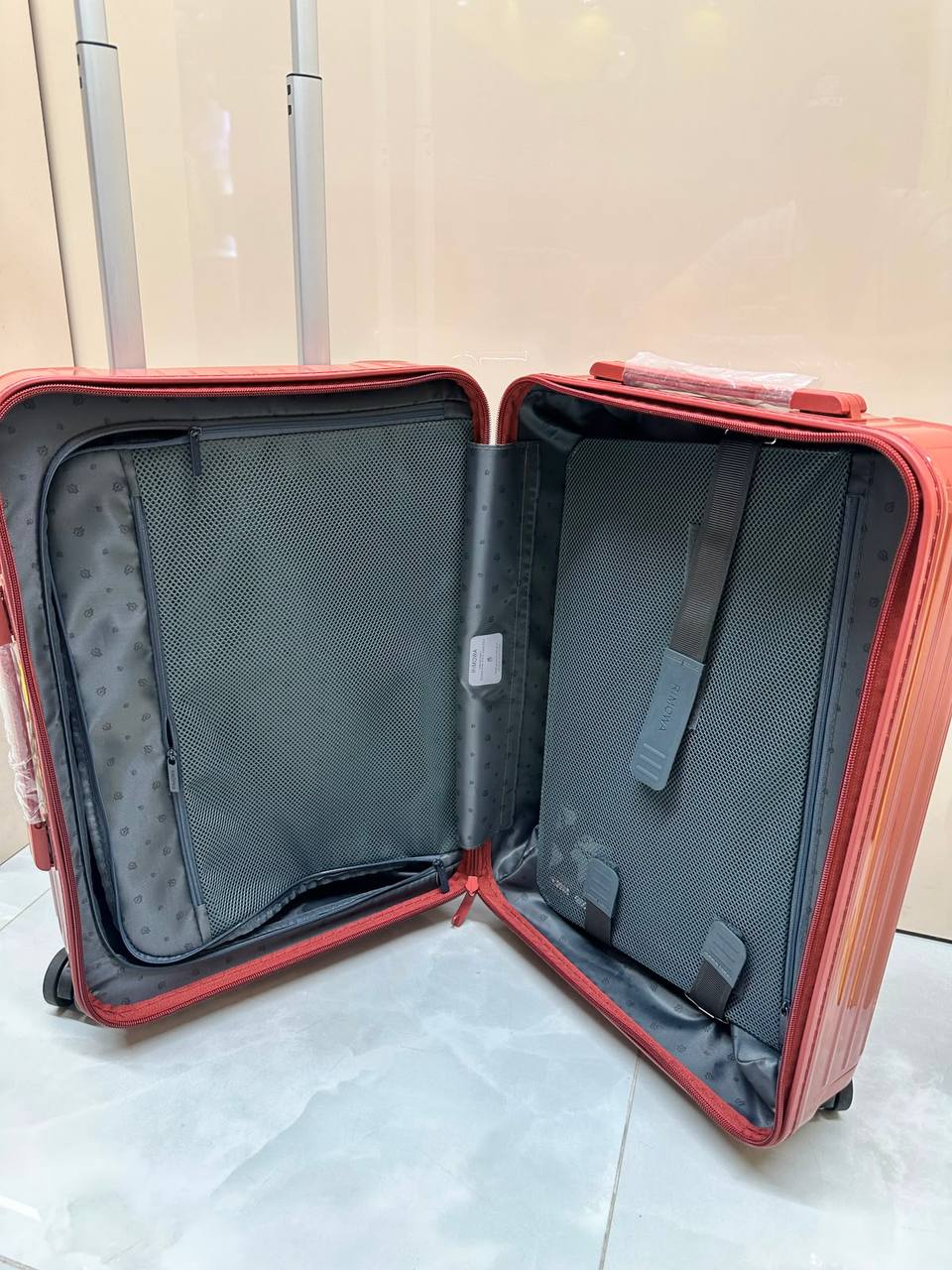 Available ❤️
brand new Rimowa Cabin Suitcase featuring a protective cover and spinner wheels❣️
For Price 👇 WhatsApp✅
0568585901 
0507557372
0552275751 Owner Zain 👌

Zain71
♥️♥️♥️
