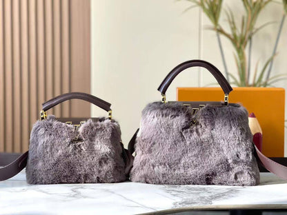 LV
Master
New. 

27cm. 380 dhs🪙🌨️
21cm. Is. 360 dhs🪙🌨️

With. Box.  
🎁🎁🎁

Zain131
♥️♥️♥️