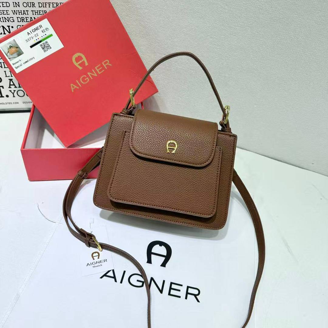 Aigner
115 dhs❤️
SIZE：23cm
High-quality product 

with box
🎁🎁🎁

Zain35
♥️♥️♥️
