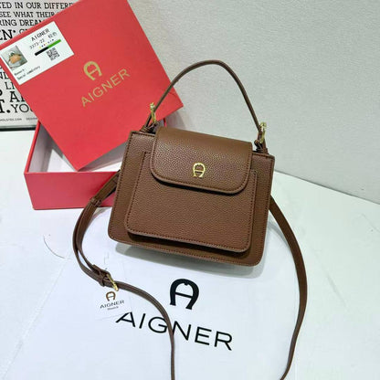 Aigner
115 dhs❤️
SIZE：23cm
High-quality product 

with box
🎁🎁🎁

Zain35
♥️♥️♥️
