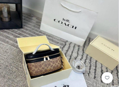 Coach
110 dhs🇦🇪
SIZE：20cm
High-quality 

with box
🎁🎁🎁

Zain35
♥️♥️♥️