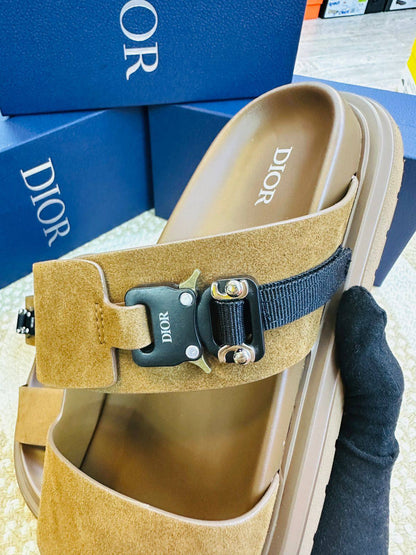 Dior
Master
Size 40-46 
210 dhs🪙🌨️

Zain132
♥️♥️♥️