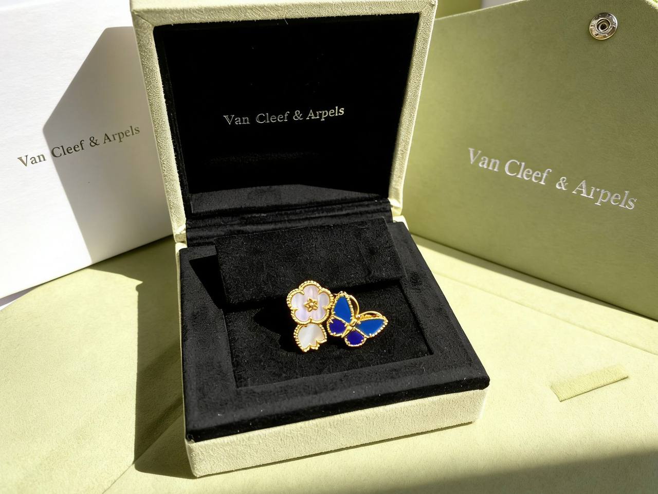 NEW VCA
MASTER QUALITY💫✨
NECKLACE 55 DHS✅
BRACELET 75 DHS✅
EARRINGS 70 DHS✅
BANGLE 90 DHS✅
BROOCH 90 DHS✅
RING 55 DHS✅
WITH SMALL BOX AND PAPER BAG🛍️🎁

Zain89
♥️♥️♥️