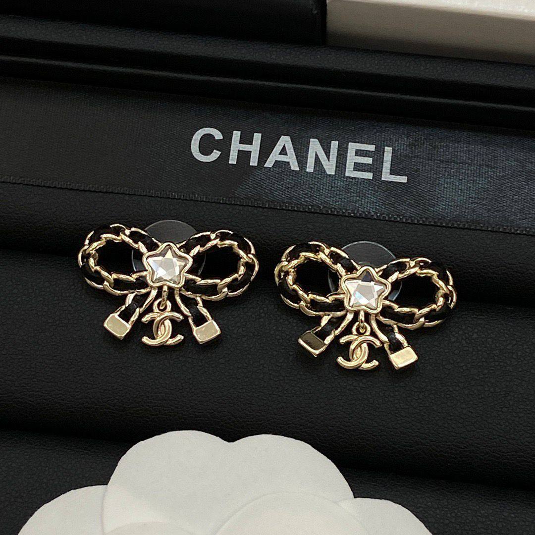 CHANEL ❤️‍🔥*
Necklace 💥
Earring ✨
Master quality 💯
With normal boxes 🗃️ 
90 dhs✅
With master box 📦 
95 dhs✅

Zain216
♥️♥️♥️