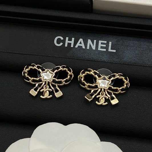 CHANEL ❤️‍🔥*
Necklace 💥
Earring ✨
Master quality 💯
With normal boxes 🗃️ 
90 dhs✅
With master box 📦 
95 dhs✅

Zain216
♥️♥️♥️