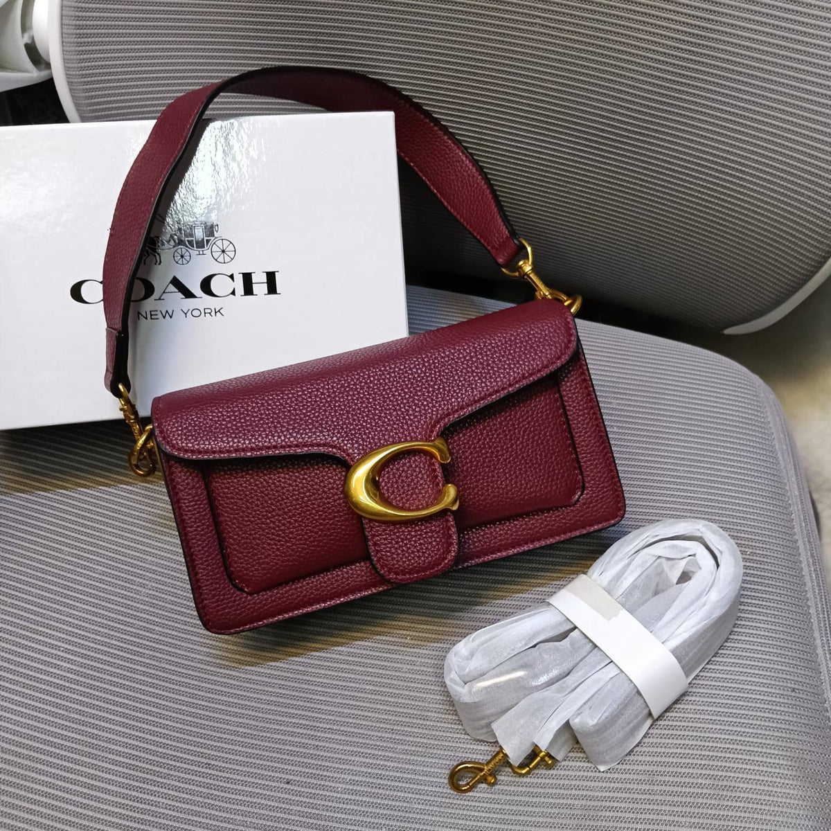 Coach

100 dhs🇦🇪

with box

size 22cm

Zain26
♥️♥️♥️