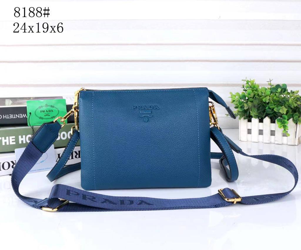 Bags
95 dhs✅

high quality 
With box
🎁🎁🎁

Zain26
♥️♥️♥️