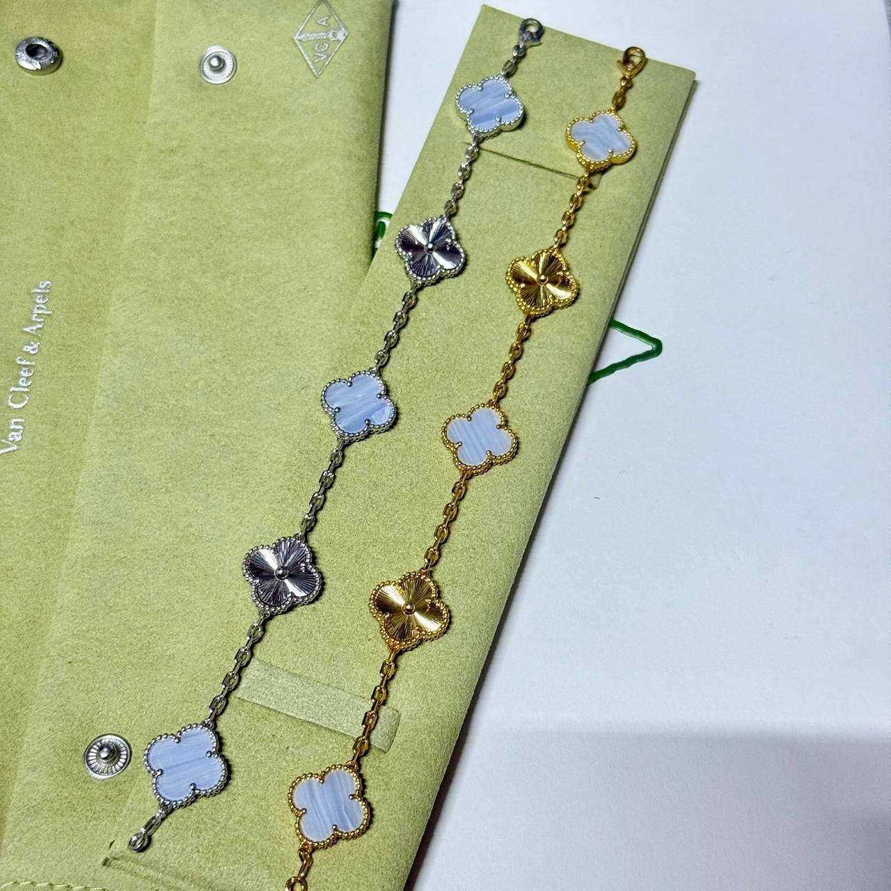 VCA ❤️‍🔥*
Bracelet 🐦‍🔥
Super master quality 💯
With normal boxes 📦 
65 dhs🪙🌨️
With master box 🗃️ 
105 dhs🪙🌨️

Zain216
♥️♥️♥️