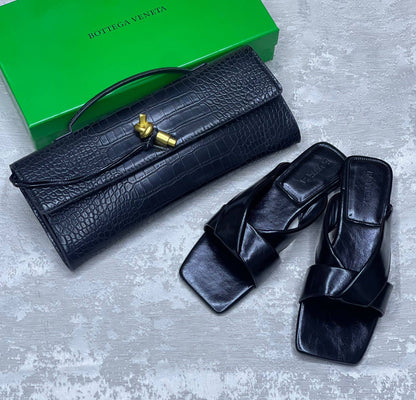 Bottega
Bag&shoes.   Set. 

150 dhs🗽
Size 36 to 41

Zain175
♥️♥️♥️