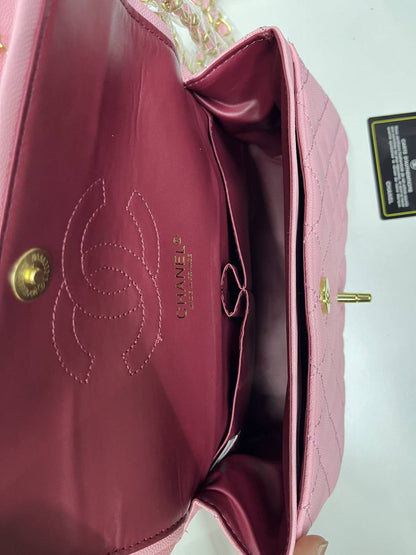 Chanel 

100 dhs✅

with box🎁🎁🎁

size 26×8×16cm

Zain42
♥️♥️♥️