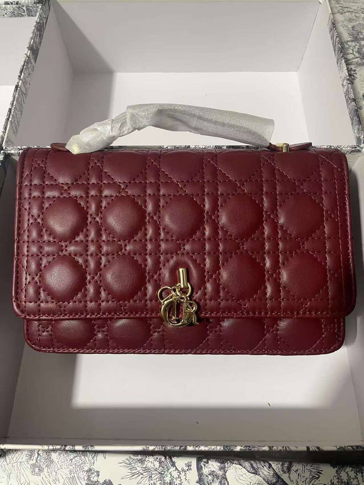 DIOR 
good quality 
105 dhs✅

Zain200
❣️❣️❣️