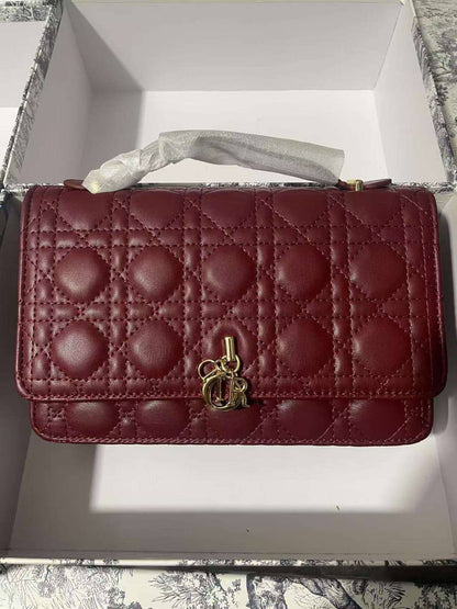 DIOR 
good quality 
105 dhs✅

Zain200
❣️❣️❣️