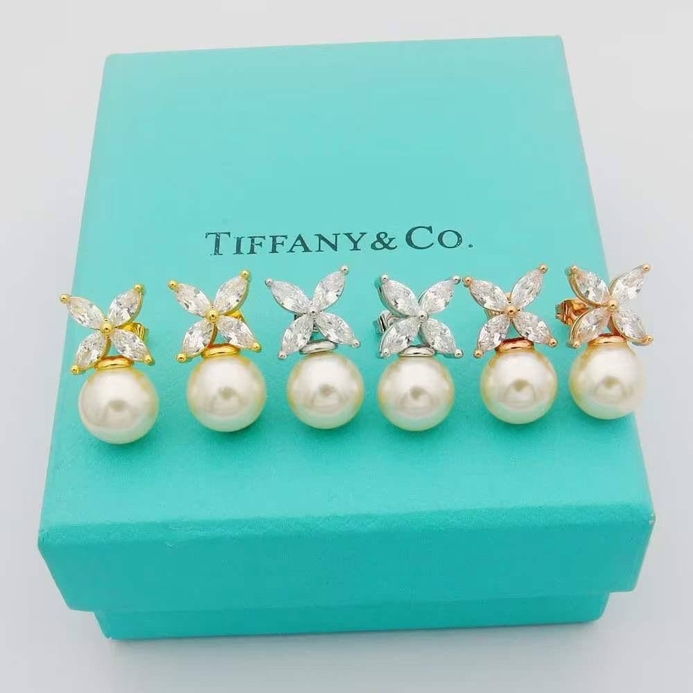 Tiffany EARRING
MASTER💫✨
GOLD SILVER ROSE GOLD AVAILABLE
55 dhs✅
WITH BOX AND PAPER BAG🛍️🎁

Zain89
♥️♥️♥️