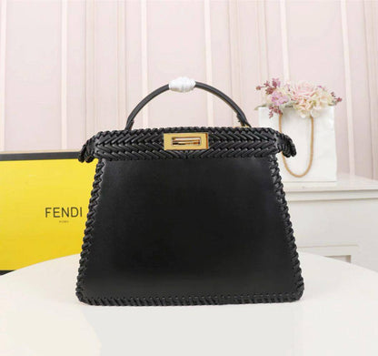 FENDI 

COPY ONE 

NEW CAME 

170 dhs🪙🌨️

Zain39
♥️♥️♥️
