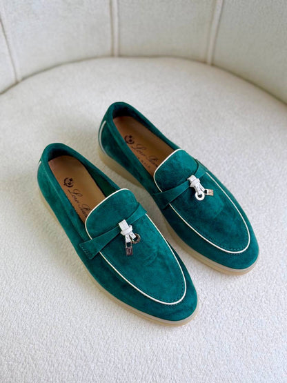 Loro Piana
Super *AAA* *+* Quality 💯 
With original packing🎁🎁
SIZE:36and41
Available now
450 dhs✅

Zain309
♥️♥️♥️