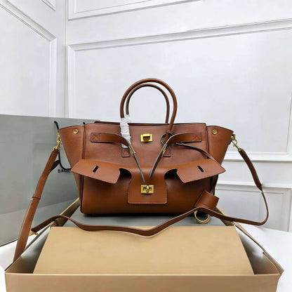 BALENCIAGA

 Bel Air small size copy one 
150 dhs❣️

Zain39
♥️♥️♥️