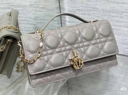 Dior
with box
110 dhs🇦🇪🇦🇪

Zain306
♥️♥️♥️