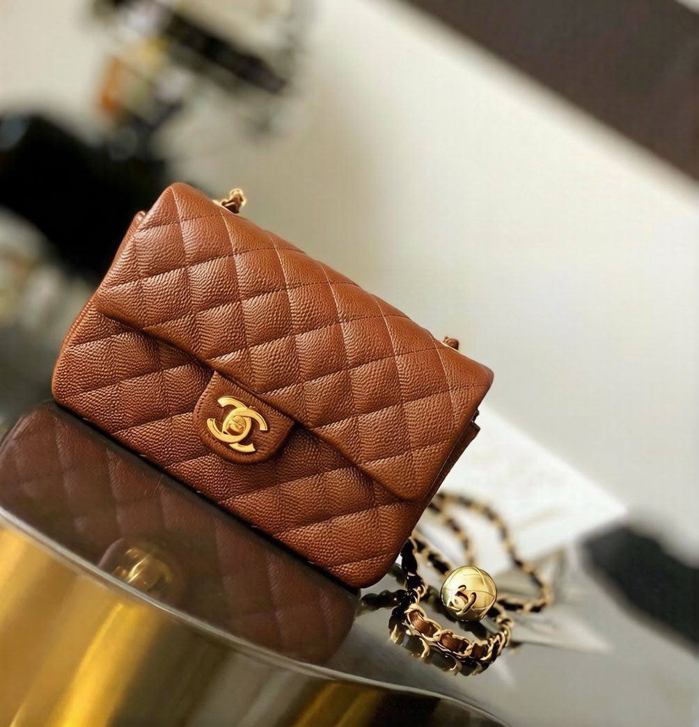 CHANEL

 RESTOCK 
GOOD QUALITY 

WITH BOX 
100 dhs🇦🇪🇦🇪

Size:22cm

Zain295
Zain39
♥️♥️♥️