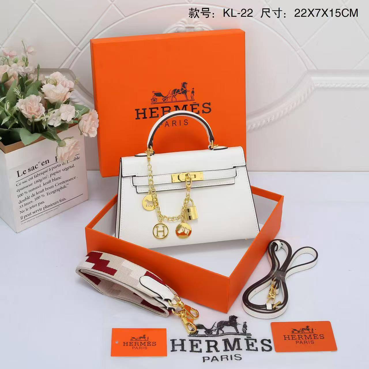 Hermes
Size  22cm
Withbox
100 dhs🇦🇪🇦🇪

Zain04
♥️♥️♥️