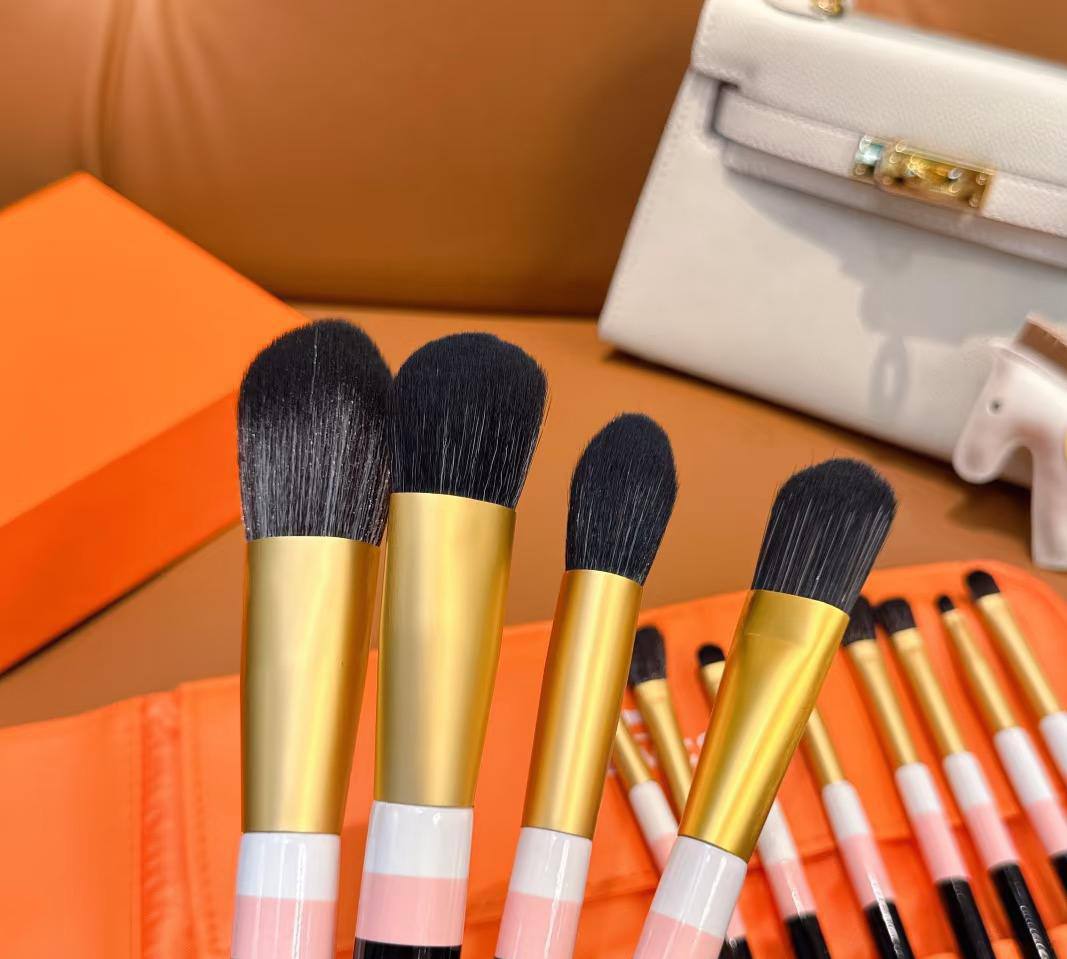 Makeup Brush
70 dhs❣️

Zain216
♥️♥️♥️