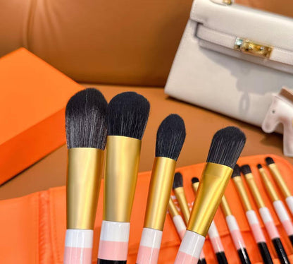 Makeup Brush
70 dhs❣️

Zain216
♥️♥️♥️
