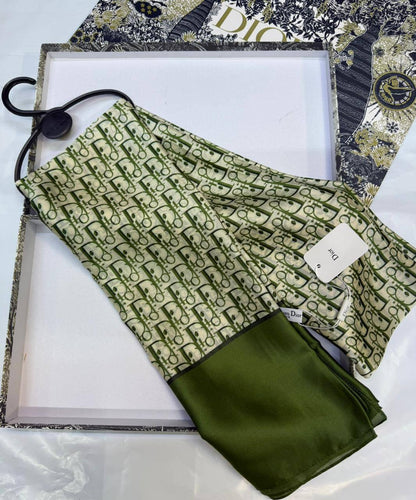Dior
Silk scarf 
40 dhs✅
55 dhs✅ 

with box
🎁🎁🎁

Zain93
♥️♥️♥️