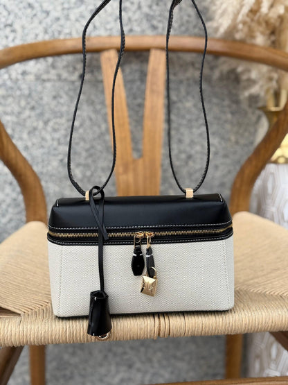 LORO PIANA
21cm
340 dhs🪙🌨️
Top quality 
With box🎁

Zain167
♥️♥️♥️