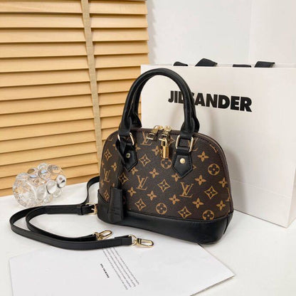 LV
With box 
🎁🎁🎁

85 dhs🪙🌨️
Size 20×11×16cm

Zain136
♥️♥️♥️