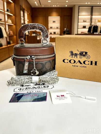 Coach
95 dhs🇦🇪🇦🇪
With box 📦

Zain07
♥️♥️♥️