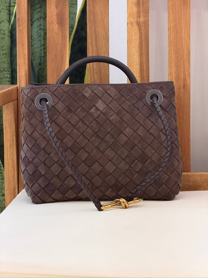 BOTTEGA VENETA💫
VIP Quality ⚡️
Original Packing 🎁
Size 25CM📏
For Price 👇 WhatsApp✅
0568585901 
0507557372
0552275751 Owner Zain 👌

Zain321
♥️♥️♥️