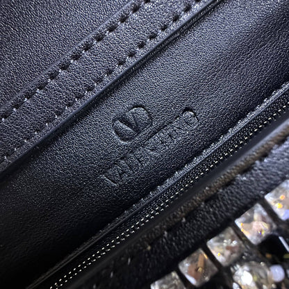 VALENTINO 

COPY ONE 

NEW CAME 

WITH BOX 
195 dhs🇦🇪🇦🇪

Zain39
Zain295
♥️♥️♥️