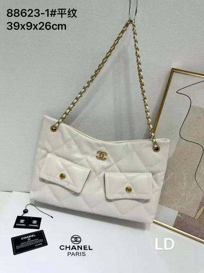 CHANEL Totebag
2 side pocket design
Chain gold belt strap
NO BOX
size : 39cm

100 dhs🇦🇪🇦🇪

Zain239
♥️♥️♥️