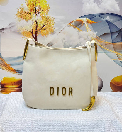DIOR

Best quality 
without box
105 dhs🇦🇪🇦🇪

size 34CM

Zain290
♥️♥️♥️