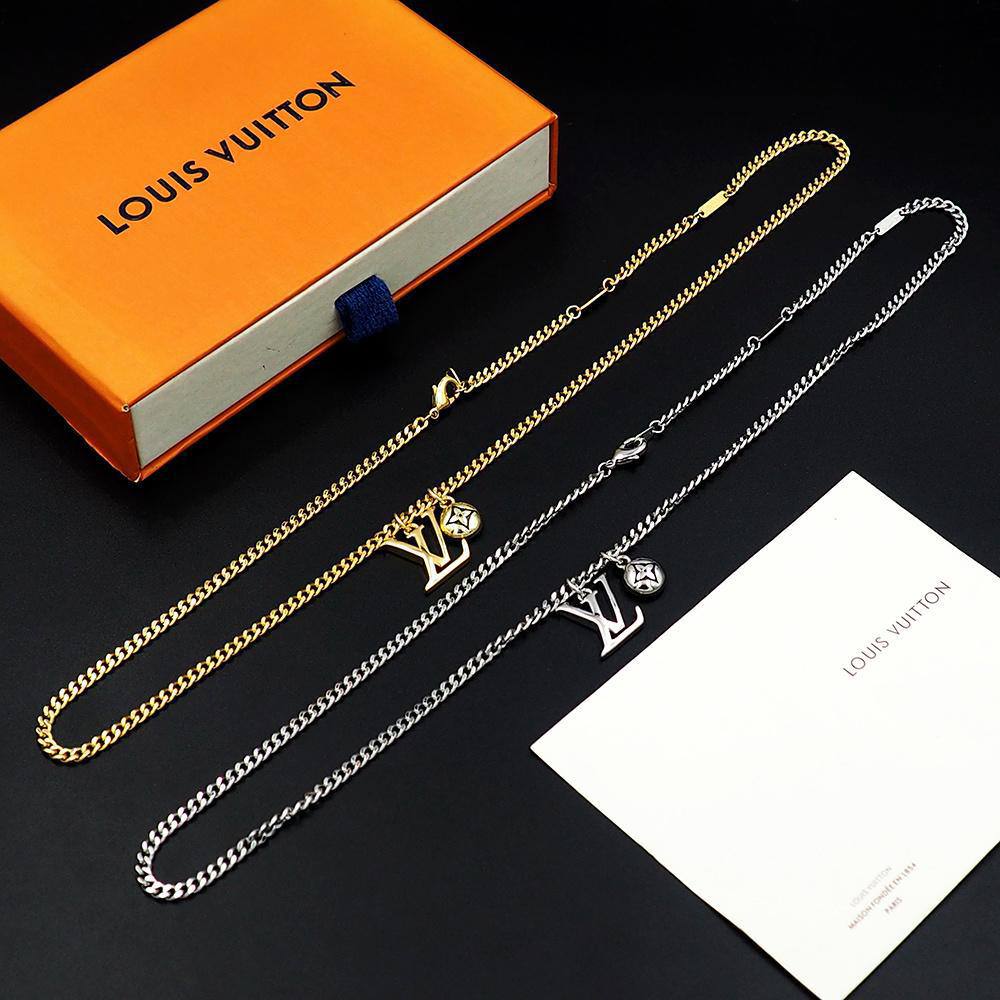 Louis Vuitton 🦋*
Necklace❤️‍🔥
Master quality 💯
With normal boxes 📦 
50 dhs🪙💚
With master box 🗃️ 
65 dhs🪙💚

Zain216
♥️♥️♥️