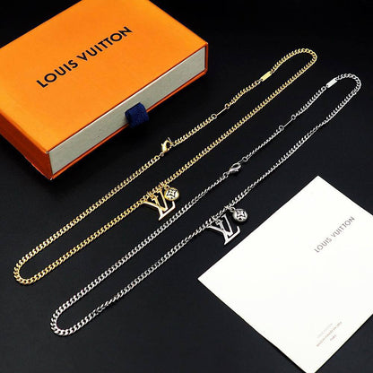 Louis Vuitton 🦋*
Necklace❤️‍🔥
Master quality 💯
With normal boxes 📦 
50 dhs🪙💚
With master box 🗃️ 
65 dhs🪙💚

Zain216
♥️♥️♥️