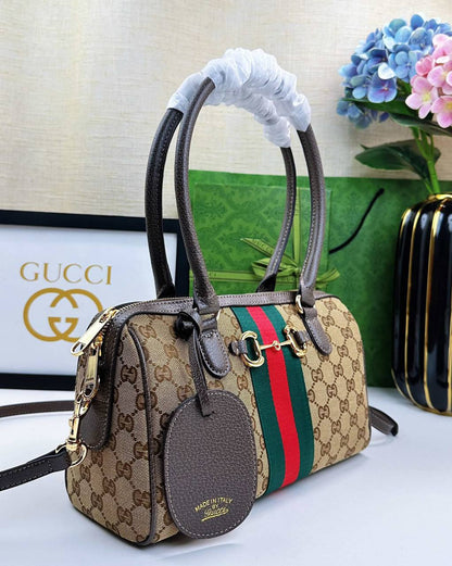 GUCCI 

NEW CAME 
HIGH QUALITY 

WITH BOX 
125 dhs🇦🇪🇦🇪

Zain39
♥️♥️♥️