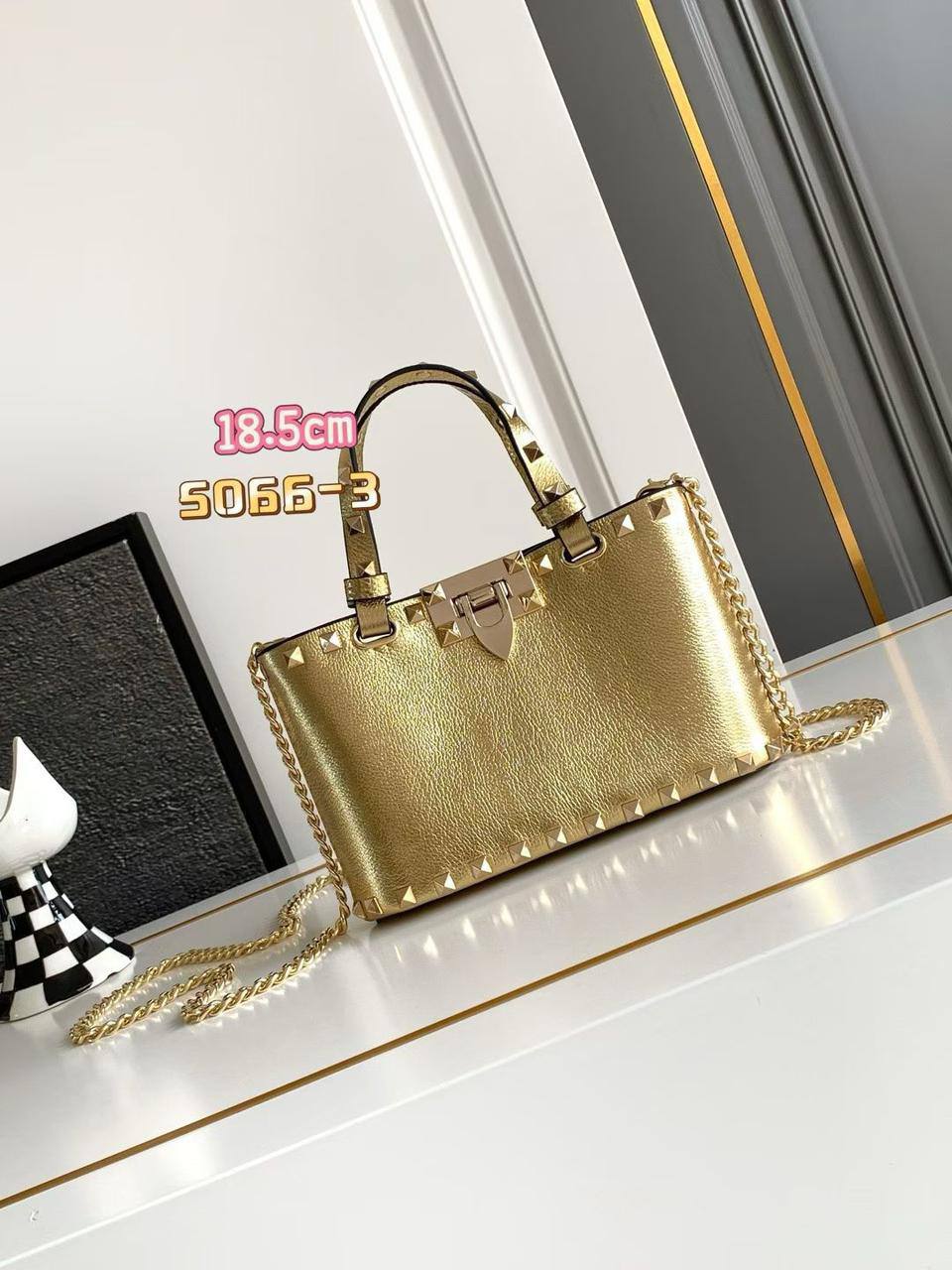 Valentino 
Master🌺🌺
260 dhs💓💓

Zain153
♥️♥️♥️