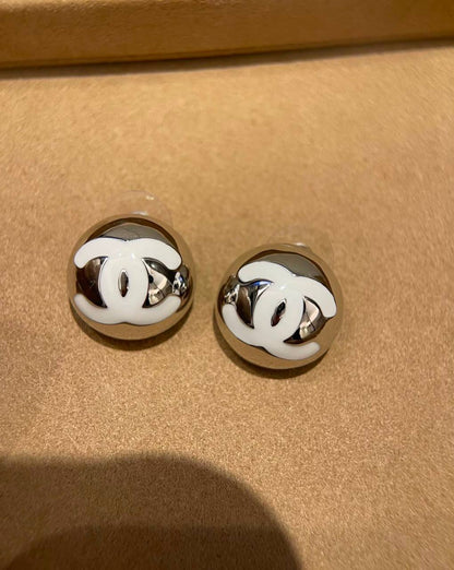 CHANEL❤️‍🔥
Earring 🦋
Master quality 💯
With normal boxes 🗃️ 
110 DHS🇦🇪🇦🇪🇦🇪
With master box 📦 
130 DHS🇦🇪🇦🇪🇦🇪

Zain216
♥️♥️♥️