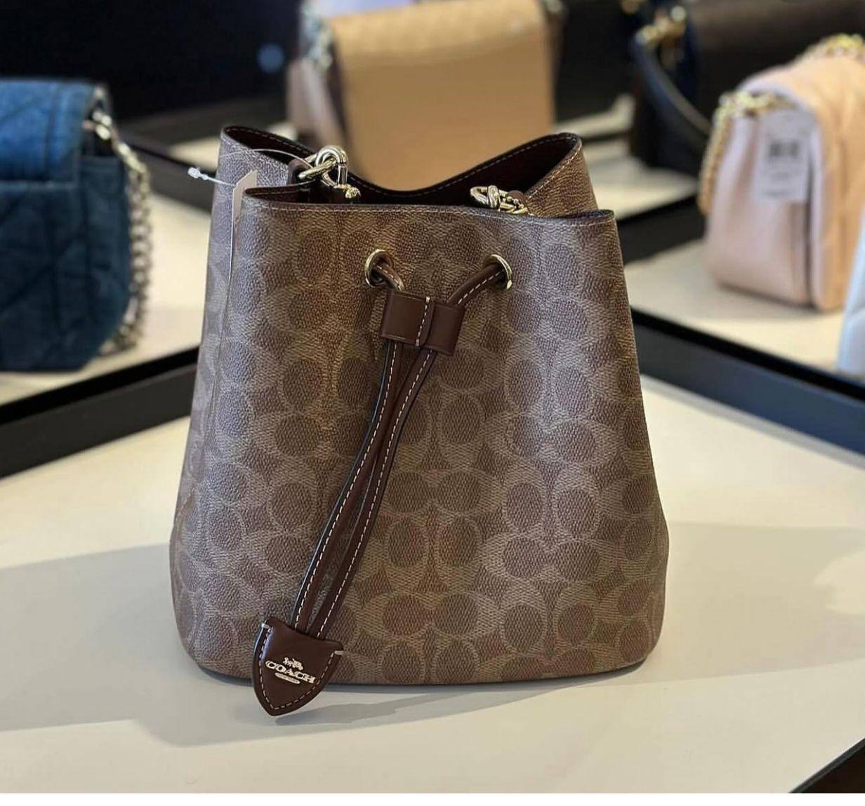 Coach
Master 💓💓
🌺😍23cm 
240 dhs✅

Zain248
♥️♥️♥️