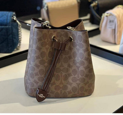 Coach
Master 💓💓
🌺😍23cm 
240 dhs✅

Zain248
♥️♥️♥️