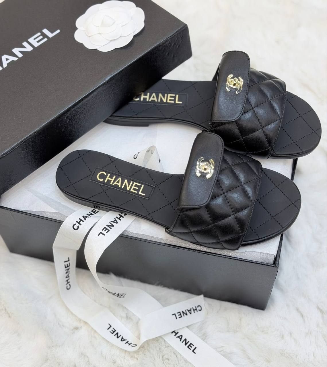 😍  CHANEL 😍
💎 _*VIP QUALITY*_ 💎
✨ Size 37 To 41 ✨
450 dhs💛

Zain292
♥️♥️♥️