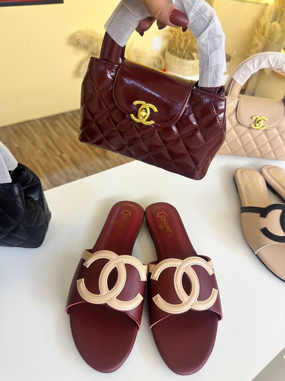 Chanel offer 

Slipper + bag
With boxes

190 dhs

Zain4421 

♥️♥️♥️
Zc