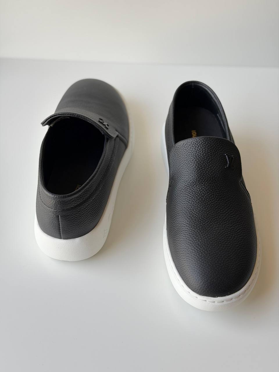 LV Pacific loafer
*AAA quality*
*size: 40 to 46*
590 dhs❣️

Zain185
♥️♥️♥️