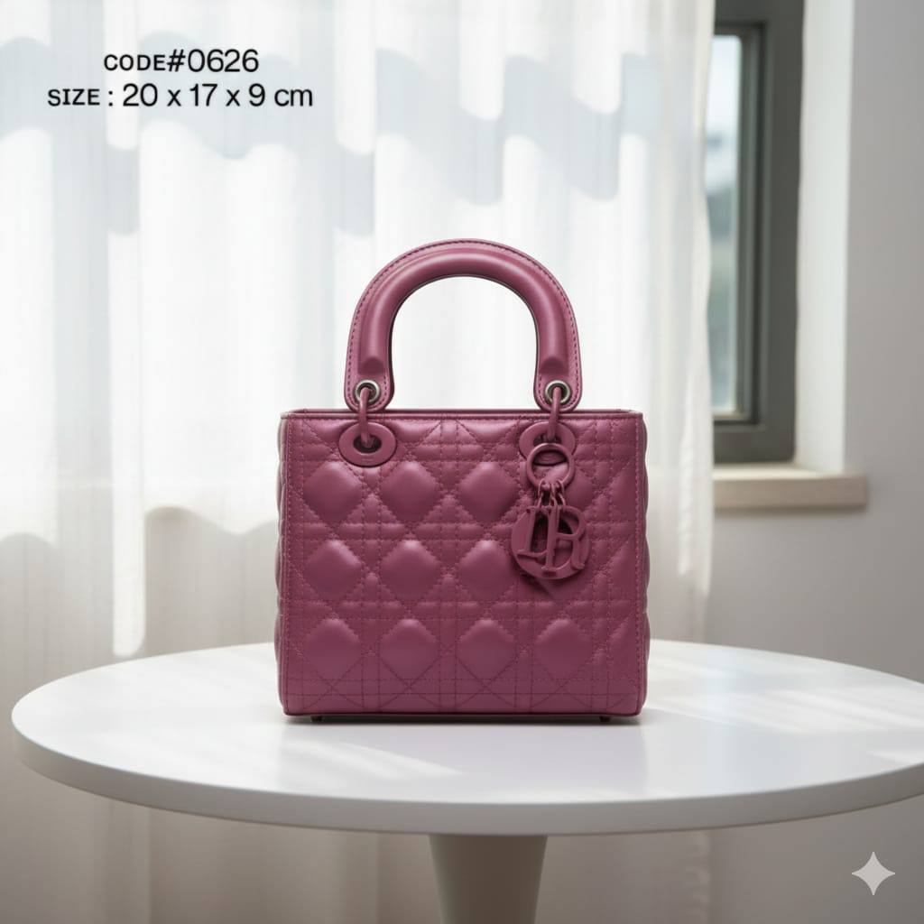 CHRISTIAN LADY DIOR
ᴍᴀᴛᴛᴇ ʟᴇᴀᴛʜᴇʀ ᴍᴀᴛᴇʀɪᴀʟ
ᴡɪᴛʜ ʟᴏɴɢ ʙᴇʟᴛ sᴛʀᴀᴘ
sɪᴢᴇ : 20 cm

70 dhs🪙🌨️

Zain31
♥️♥️♥️